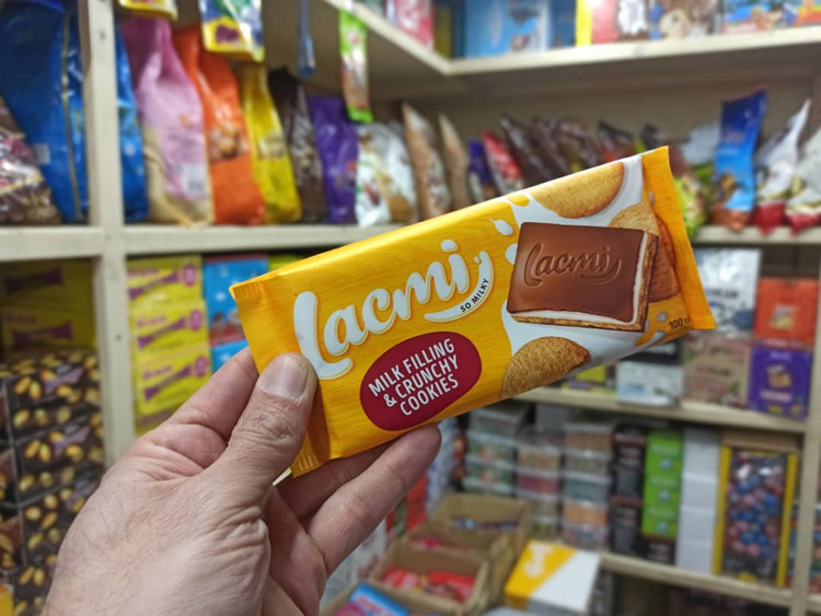 شکلات شیری با مغز کرم شیری و کوکی 100 گرم لاکمی روشن Roshen LACMI