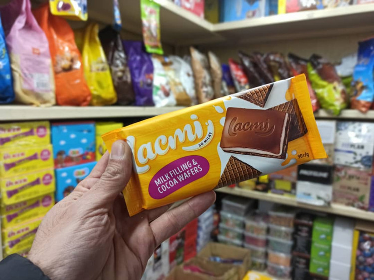 شکلات شیری با مغز کرم شیری و ویفر شکلاتی 90 گرم لاکمی روشن Roshen LACMI