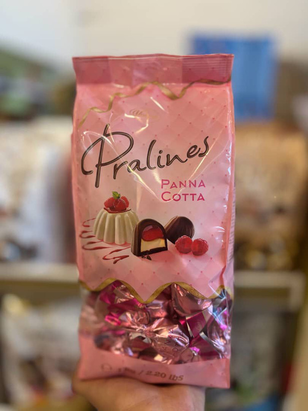 شکلات توت فرنگی پذیرایی پرالاینز(pralines) یک کیلویی